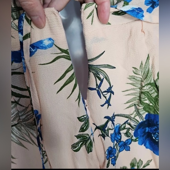 8️⃣NEW Charlotte Russe Women's Light Pink w/ Blue Florals Halter Romper Size S - - Picture 5 of 6